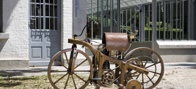 Vor 125 Jahren: Die Mercedes-Erfolgsstory begann auf zwei Rädern: Am 29. August 1885 meldet Gottlieb Daimler den Reitwagen zum Patent an - hat der Erfinder des Automobils auch das Motorrad erfunden?