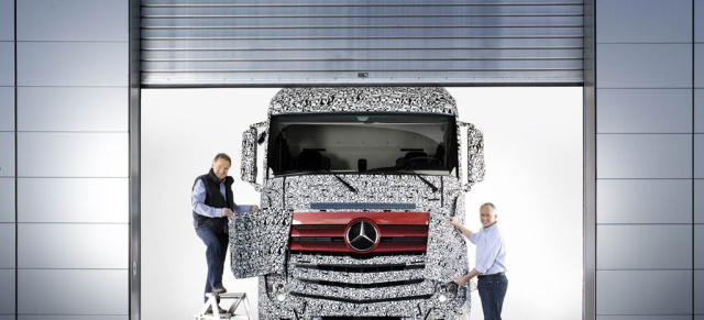 Der neue Mercedes-Benz Actros -   Publikumspremiere beim Truck-Grand-Prix 2011: Mercedes-Benz zeigt der Öffentlichkeit auf dem Truck-Grand-Prix an der legendären Rennstrecke Nürburgring vom 8. bis 10. Juli den neuen Actros 
