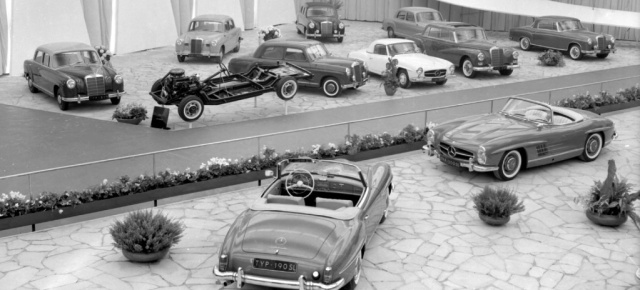 Sensation in der Wüste: Vergessener Mercedes-Messestand wiedergefunden!: Unser Aprilscherz 2014: Kompletter Messestand von Mercedes-Benz aus dem Jahr 1957 mit 10 Exponaten aufgetaucht!