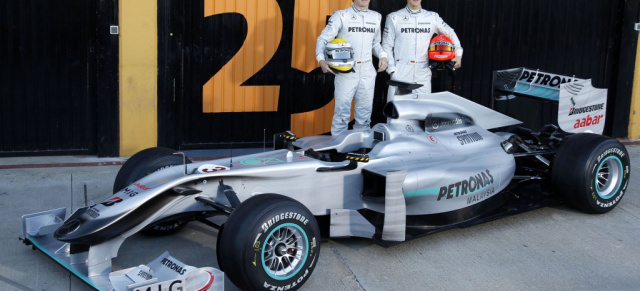  Michael Schumachers erste Dienstfahrt: Mercedes-Fans in aller Welt gespannt: Wie liefen die Formel 1 Tests in Valencia:für das neue Mercedes-Silberpfeil-Team?