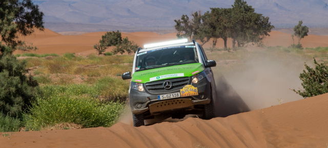 Aicha des Gazelles in Marokko.: Dreifach-Triumph für Mercedes-Transporter in der Wüste!