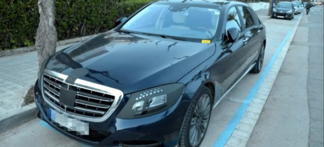 Mercedes Erlkönig im Video: Mercedes S600 Maybach: Die lange Luxus S-Klasse ist am Straßenrand gefilmt worden