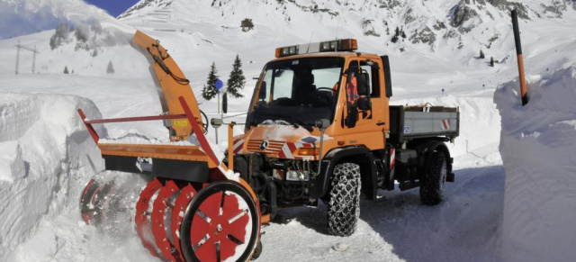 Einer kommt durch: Der Unimog im Winter: Unimog U 500 HLZ trotzt in Vorarlberg den Schneemassen des Sturmtiefs Andre