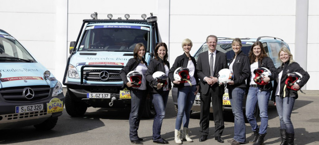 Daimler  schickt  Frauen in die Wüste: Mitarbeiterinnen der Daimler AG gehen im Mercedes-Benz Vito und Sprinter an den Start der Rallye Aïcha des Gazelles 2012