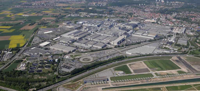 Standort-Bekenntnis: Daimler investiert 1,5 Milliarden Euro in  Sindelfingen  : Unternehmen und Betriebsrat schließen Betriebsvereinbarung zur Modernisierung des Mercedes-Benz Werks Sindelfingen und zur langfristigen Sicherung der Arbeitsplätze 