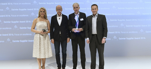 HELLA erhält Daimler Supplier Award 2016: HELLA erhält Auszeichnung von Daimler für Qualität  des MULTIBEAM LED Scheinwerfers in der Mercedes E-Klasse