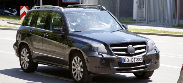 Erlkönig erwischt: Mercedes GLK Facelift - fast ungetarnt: Aktuelle Bilder von der  modellgepflegten Ausgabe des Mercedes Kompaktgeländewagens  