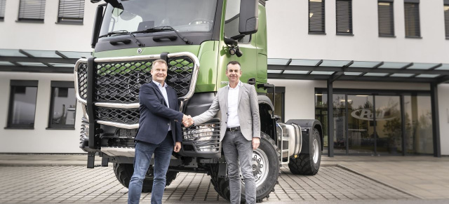Mercedes-Benz Arocs für die Land- und Forstwirtschaft: Paul Nutzfahrzeuge und Lankhorst Nord bauen Mercedes Arocs zum Agrar-LKW auf