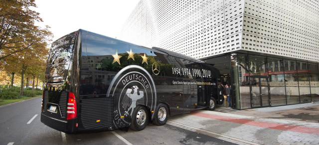 Reifs fürs Museum: Der Weltmeister-Bus von 2014: Weltmeister-Bus von Mercedes-Benz wird Highlight der  Dauerausstellung im Deutschen Fußballmuseum