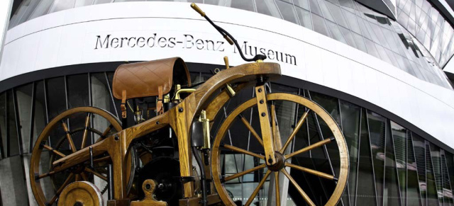 Vor 125 Jahren:  Patent-Anmeldung des Daimler Reitwagens: Mercedes-Benz Museum feiert 125-jähriges Jubiläum des Daimler Reitwagens mit Sonderschau  historischer Motorräder 