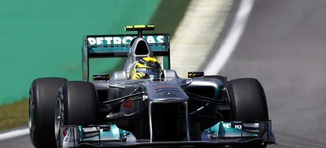 AMG steigt in die Formel 1 ein: Das Mercedes-Benz Silberpfeil-Werksteam startet ab der Saison 2012 unter dem Namen 'MERCEDES AMG PETRONAS Formel 1-Team'.
