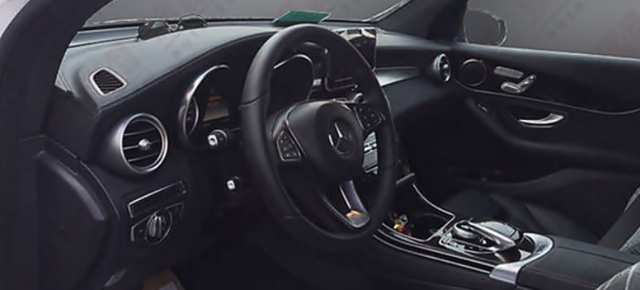 Mercedes-Benz GLC: 1. Foto vom Interieur: Der Blick durchs Schlüsselloch offenbart C-Klasse-Interieur-Niveau