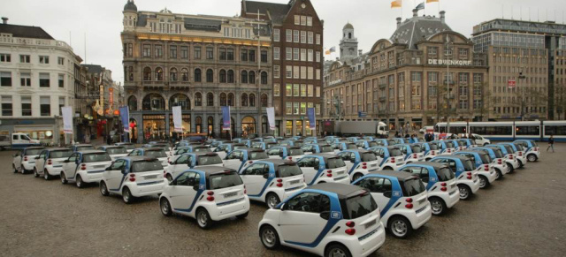 Elektrisierender Start: car2go macht Amsterdam mobil: Unter Strom: 300 smart fortwo electric drive auf Amsterdams Straßen 