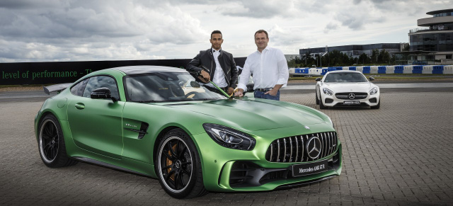Weltpremiere des neuen Mercedes-AMG GT R - Bilder und Videos: Das Biest ist von der Kette gelassen: Live-Bilder von der Premiere des Mercedes-AMG GT R 