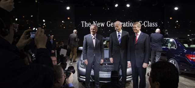 Detroit 2011: Der Auftritt von Mercedes-Benz auf der NAIAS (10.01.-23.01.): Viel Applaus für die C-Klasse. Daimer Vorstandschef Zetsche sieht Mercedes-Benz für die Zukunft sehr gut aufgestellt 5 Videos aus Detroit!!
