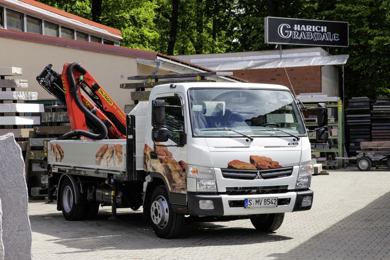 Fuso Canter on the rocks Fuso Canter präsentiert sich auf