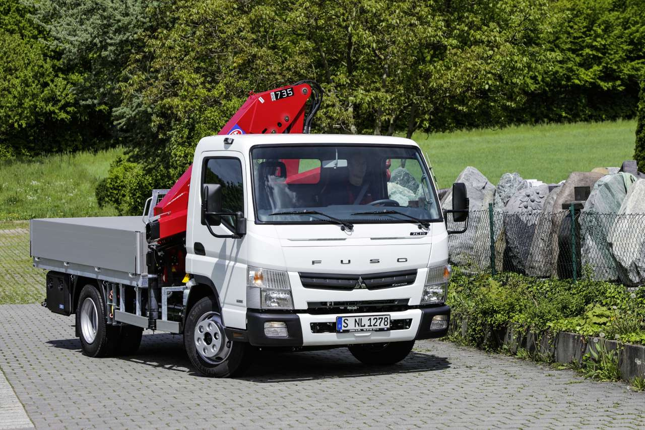 Fuso Canter on the rocks Fuso Canter präsentiert sich auf