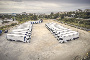 Fahrvorstellung Actros - sicherer, effizienter und voll vernetzt: Starker  Auftritt des neuen Actros bei der JXperience Barcelona - Sternstunde -  Mercedes-Fans - Das Magazin für Mercedes-Benz-Enthusiasten