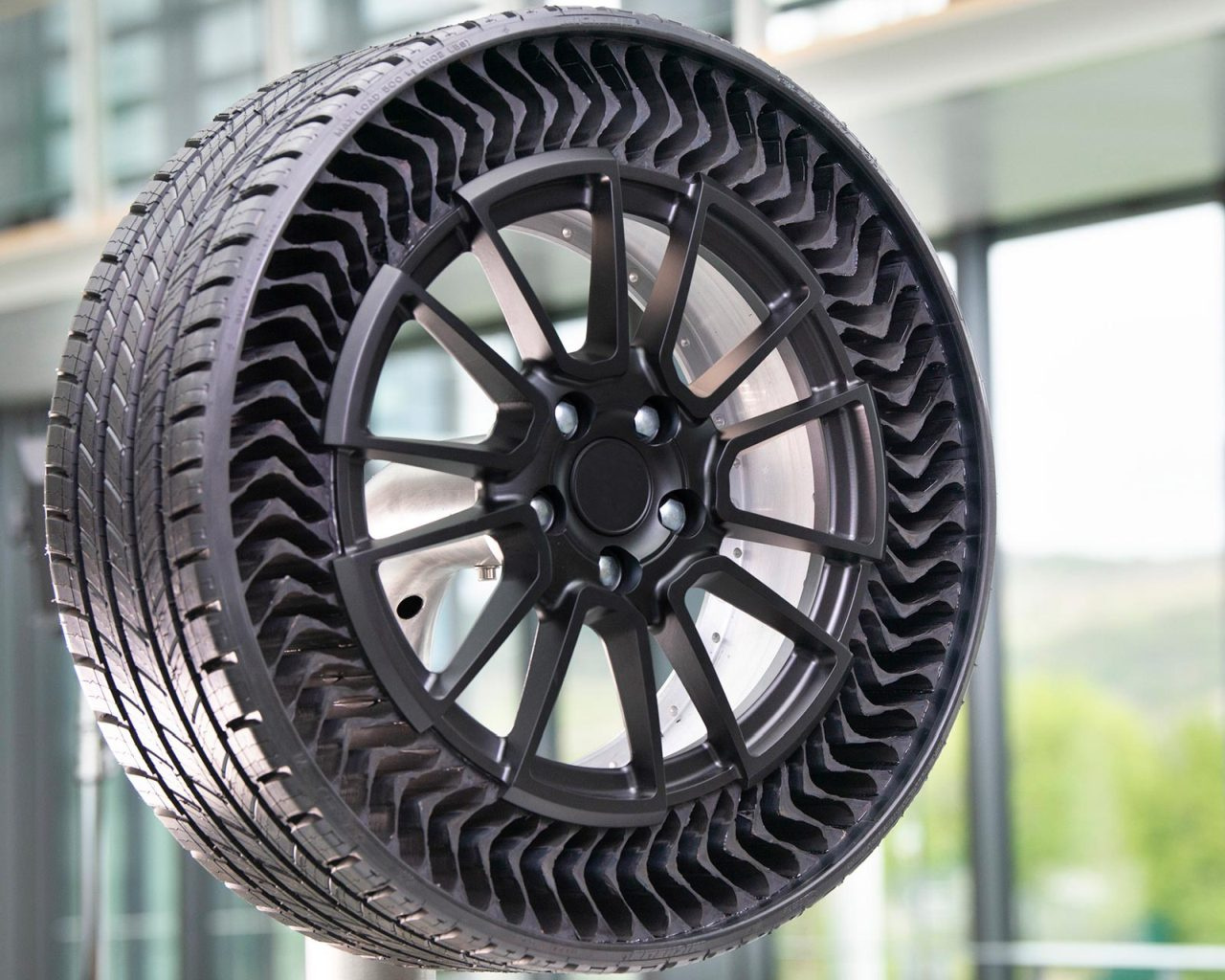 Michelin Uptis Bei Michelin soll der luftlose Reifen 2025 in Serie