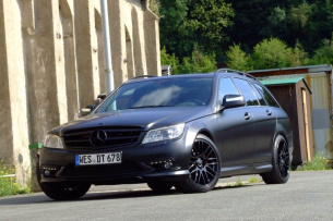 C-Klasse schwarz veredelt: Mercedes-Tuning aus dem „FFF“ : Folie, Felge und  Formsprache für einen 2008er Mercedes-Benz C350T (W204) - Auto der Woche -  Mercedes-Fans - Das Magazin für Mercedes-Benz-Enthusiasten