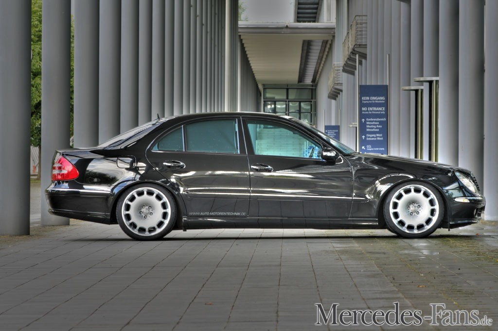 https://www.mercedes-fans.de/thumbs/gal/81/96/00/i_full/edel-und-dezent-w211-am-boden-der-tatsachen-mercedes-tuning-mit-19-zoll-felgen-und-mega-tiefgang-9681.jpg