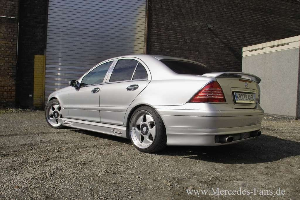 Sport & Stil am Mercedes-Benz W203: 2000er C-KLasse mit attraktivem