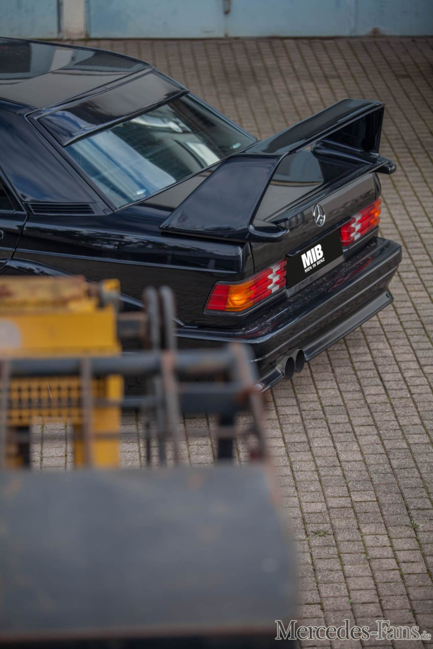 Die dunkle Seite des Sterns: 84er Mercedes W201‭ ‬3.0‭ ‬Liter‭ ‬16V EVO-II- Looker: Schwarz tief breit,‭ ‬der Fuhrpark von Darth Vader‭? - Fotostrecke  - Mercedes-Fans - Das Magazin für Mercedes-Benz-Enthusiasten‬