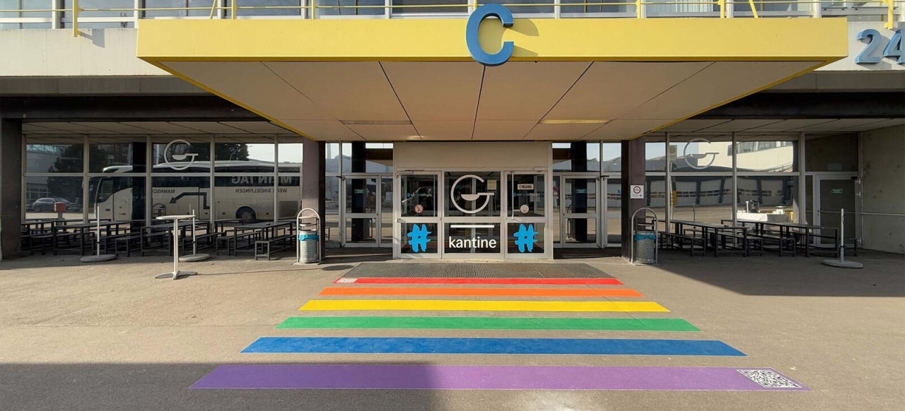 Mercedes-Benz will bunt wie ein Regenbogen sein: In Sindelfingen ...