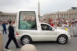 Noch inoffiziell:  Mercedes baut neues Papamobil: Im September nimmt  Papst Benedikt XVI seine neue Mercedes M-Klasse mit erhöhter Sicherheitsausstattung in Empfang 