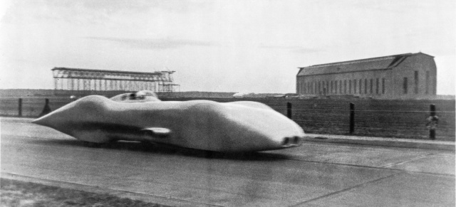 Mercedes-Benz W 125 - Weltrekord mit 432,7 km/h: Rudolf Caracciola stellt am 28. Januar 1938 den bis heute gültigen Geschwindigkeitsweltrekord auf öffentlichen Straßen