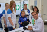 DTM-Stars fahren Kart mit behinderten Kindern: Maximilian Götz und Lucas Auer bringen KInderaugen zum Leuchten!
