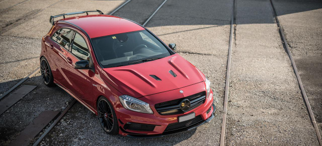 "Leichtes" Optik-Tuning: Mercedes-A45 AMG mit Carbon-Haube: Der kompakte Sportwagen bekommt mit Kohlenstoff ganz leicht was auf den Deckel