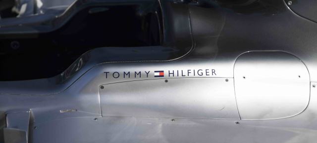 Neue Kleider für das Formel-1-Team: Tommy Hilfiger ab sofort offizieller Bekleidungspartner der Silberpfeile!