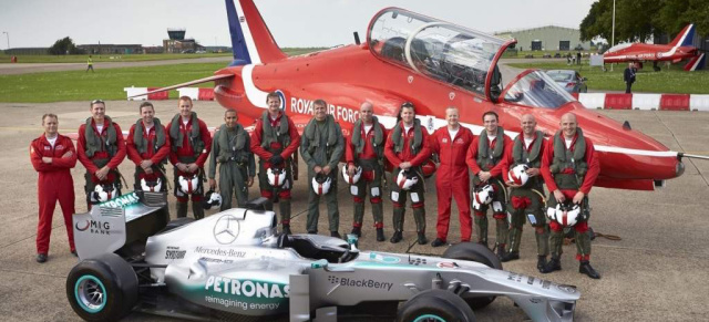 Vor Silverstone: Lewis Hamilton geht in die Luft: Lewis Hamilton flog bei der RAF Kunstflugstaffel "Red Arrows" mit 