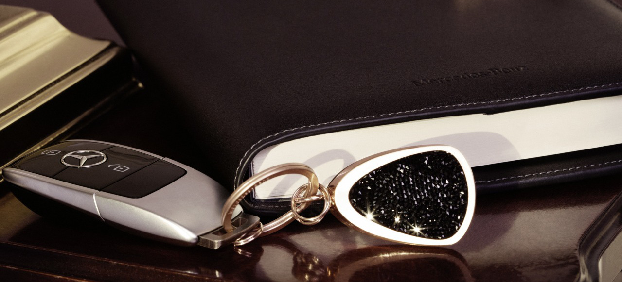 Mercedes Benz Accessoires Strahlend Wie Ein Stern Funkelnde Schmuckstucke Von Swarovski News Mercedes Fans Das Magazin Fur Mercedes Benz Enthusiasten