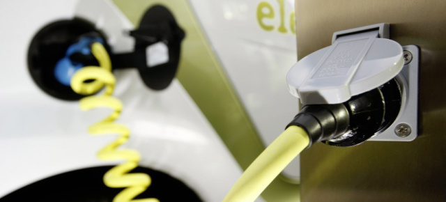 Mercedes-Benz Electric Drive: Stuttgarter Stromer-Offensive: Mercedes setzt vier Sterne unter Strom bis 2020