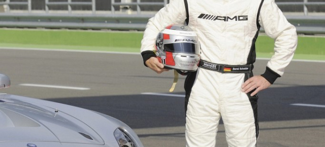 Bernd Schneider: Autogramme auf der Mercedes-FanWorld: Der erfolgreichste DTM-Pilot aller Zeiten und Gewinner des diesjährigen 24 Stundenrennens am Nürburgring kommt zur Mercedes-FanWorld