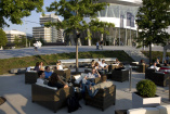 Mercedes-Benz Museum: Die ALL TIME STARS Sommerlounge hat geöffnet: It‘s summertime: Sommer und Salsa am Mercedes Museum