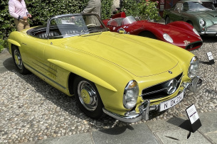Gefunden beim Concorso d’Eleganza Villa d’Este am Comer See: 1960er Mercedes-Benz 300 SL Roadster in Uranium Gelb