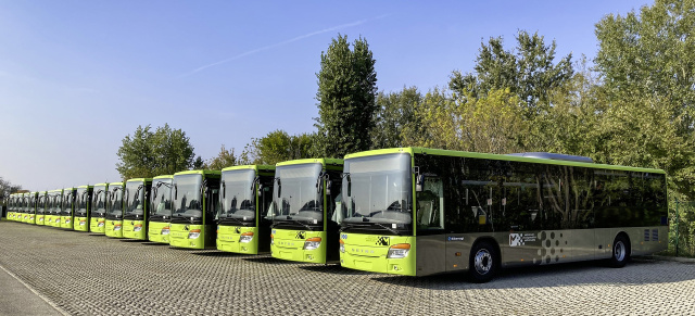 Südtiroler Busunternehmen dürfen sich über ein neues LeBENZgefühl freuen: Daimler Buses liefert 265 Mercedes-Benz- und Setra-Omnibusse aus