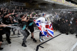 Formel1 Champion Lewis Hamilton: So feiert der Champ seinen dritten Titel!