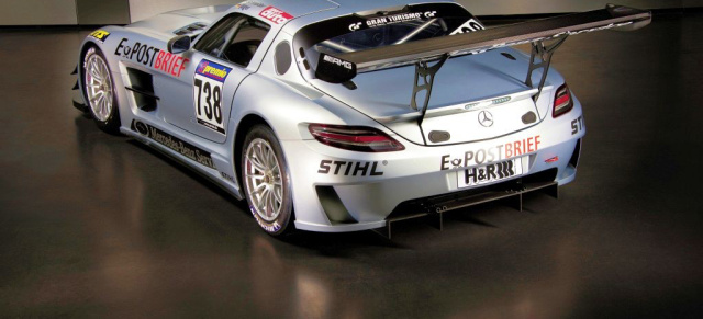 Kundensport-Rennwagen: SLS AMG GT3: Der Flügeltürer für die Rennstrecke wird pünktlich zur kommenden Motorsportsaison ab Februar 2011 ausgeliefert. Der Verkaufspreis beträgt 334.000 EUR (netto)
