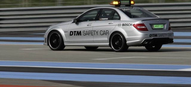 C 63 AMG ist Safety Car der DTM 2011: Dank ihrer enormen Potentiale musste der V8-Sporter für die anspruchsvolle Aufgabe in der DTM nur leicht modifiziert werden