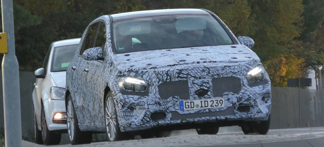 Mercedes-Benz Erlkönig erwischt: Spy Shot Video: Aktuelle Bilder von der neuen B-Klasse Generation W247