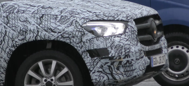 Mercedes-Benz Erlkönig erwischt: Spy Shot Video: Mercedes GLE W167 zeigt seine Scheinwerfer