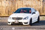 Easy going: Mercedes C63 AMG von "Inspired Autosport": Mit wenigen Mitteln wurde bei dem Mercedes AMG Sportwagen der Performance-Faktor angehoben.