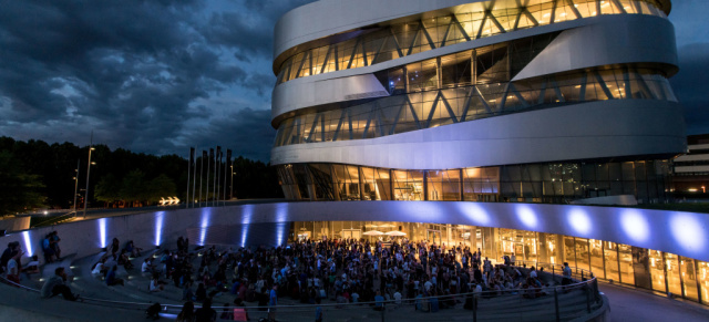  Salsa unter den Sternen : Sommer-Tanzpartys im Mercedes-Benz Museum