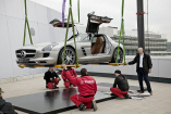 Mercedes-Benz Museum: SLS AMG eingeflogen