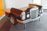 Möbel aus Mercedes-Benz  der Fernseher im Benz als Hingucker: Martin Schlund baut aus Oldtimern einzigartige Automöbel