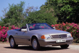 Mercedes-Benz Baureihen: Luftige Legende: 25 Jahre SL-Baureihe R 129: Die vierte Mercedes SL-Generation (R 129) feiert ihren 20. Geburtstag 